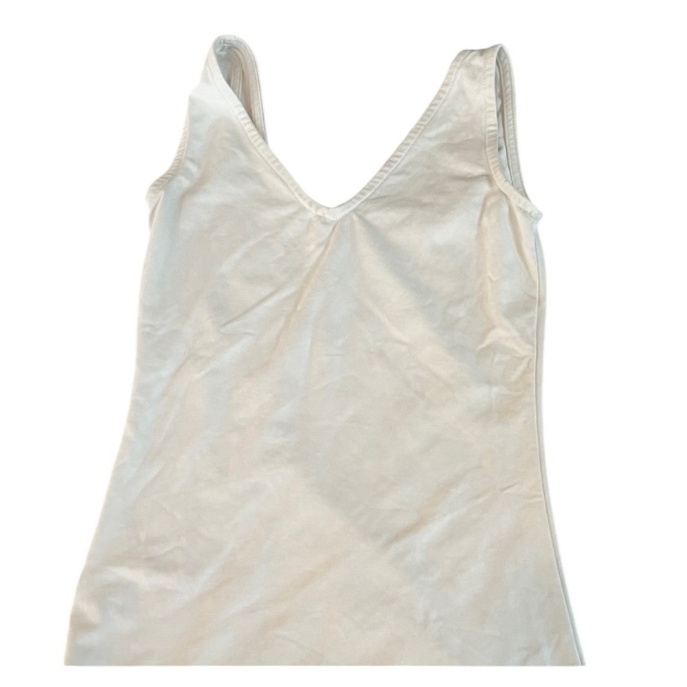 INC International Concepts size XS white V- neck tank / camisole with scoop back